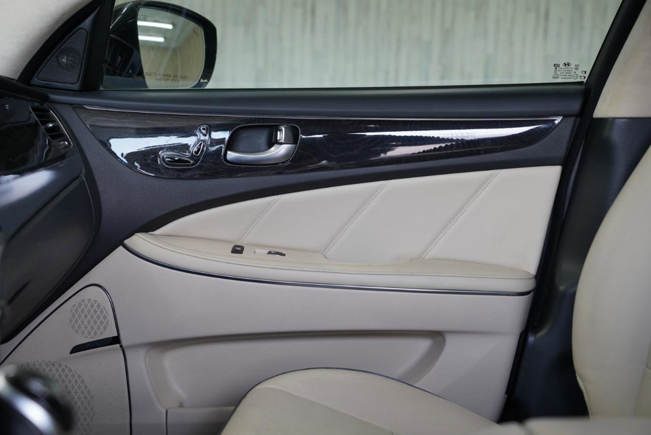 Used 2016 Hyundai Equus Signature image 30