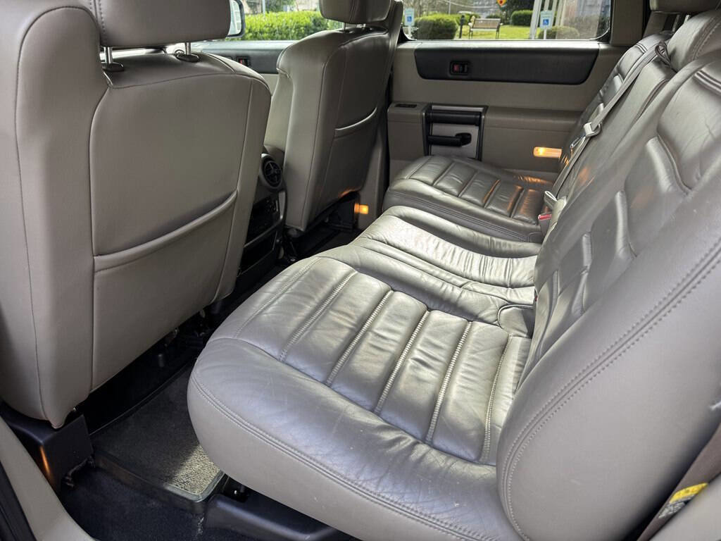 Used 2004 HUMMER H2 w/ Preferred Equipment Group image 20