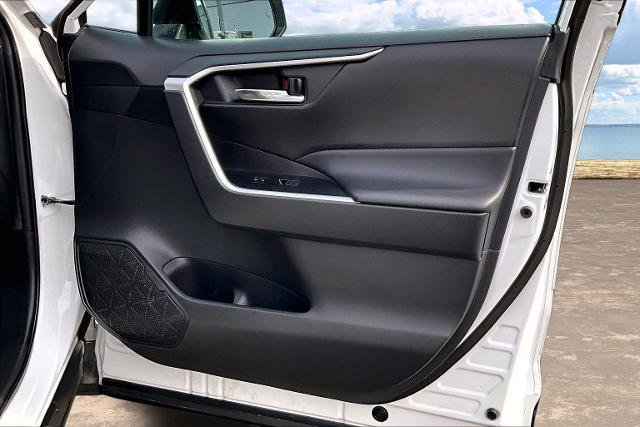 Used 2024 Toyota RAV4 SE w/ Convenience Package image 28