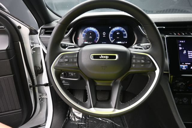 Used 2025 Jeep Grand Cherokee Altitude AWD/4WD image 20