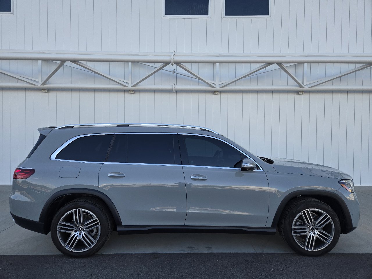 Used 2024 Mercedes-Benz GLS 450 4MATIC image 1