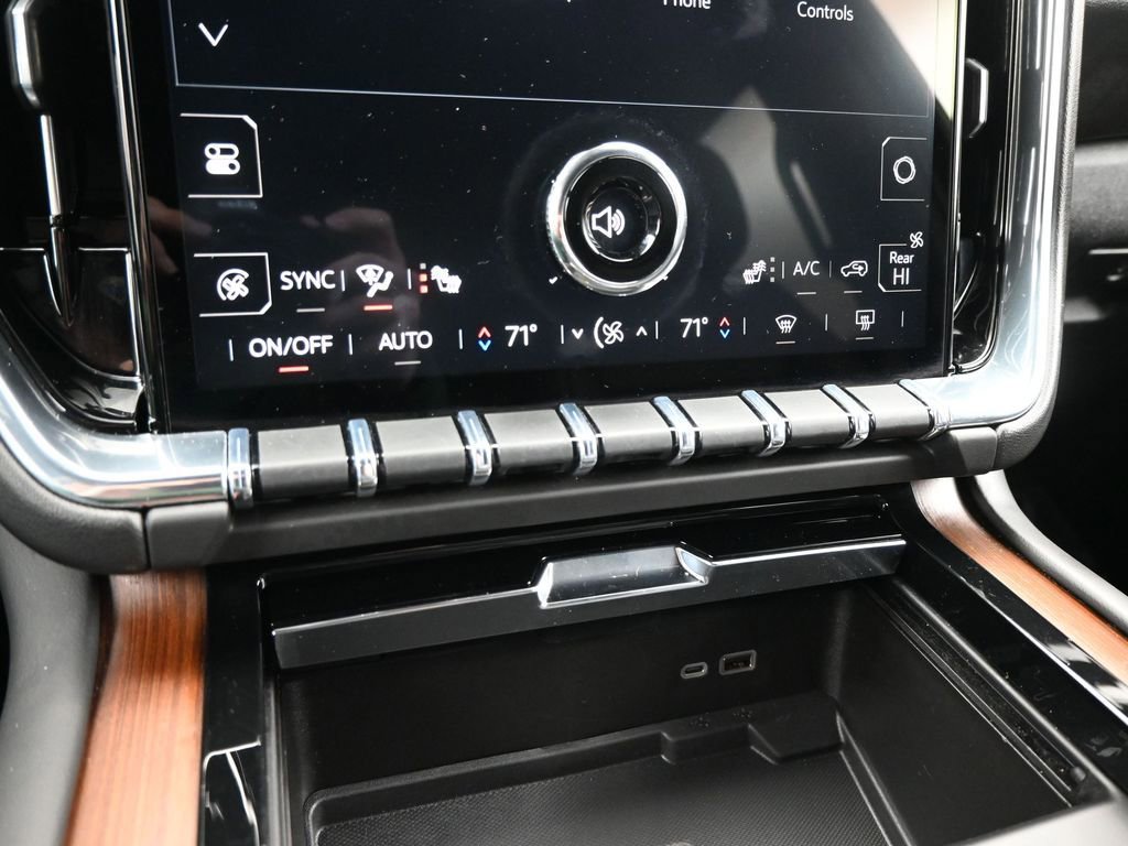 Used 2025 GMC Yukon XL Denali AWD/4WD image 17