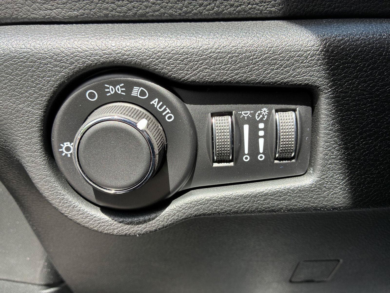New 2027 Chrysler Pacifica Select AWD/4WD image 32