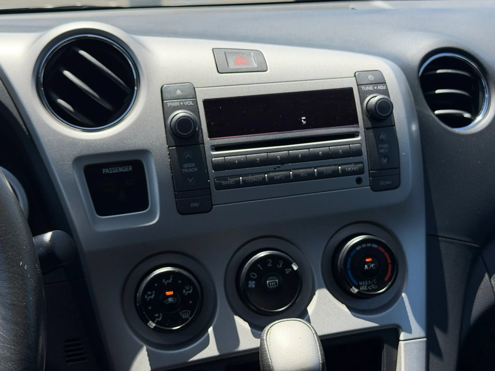 Used 2009 Pontiac Vibe GT FWD image 8