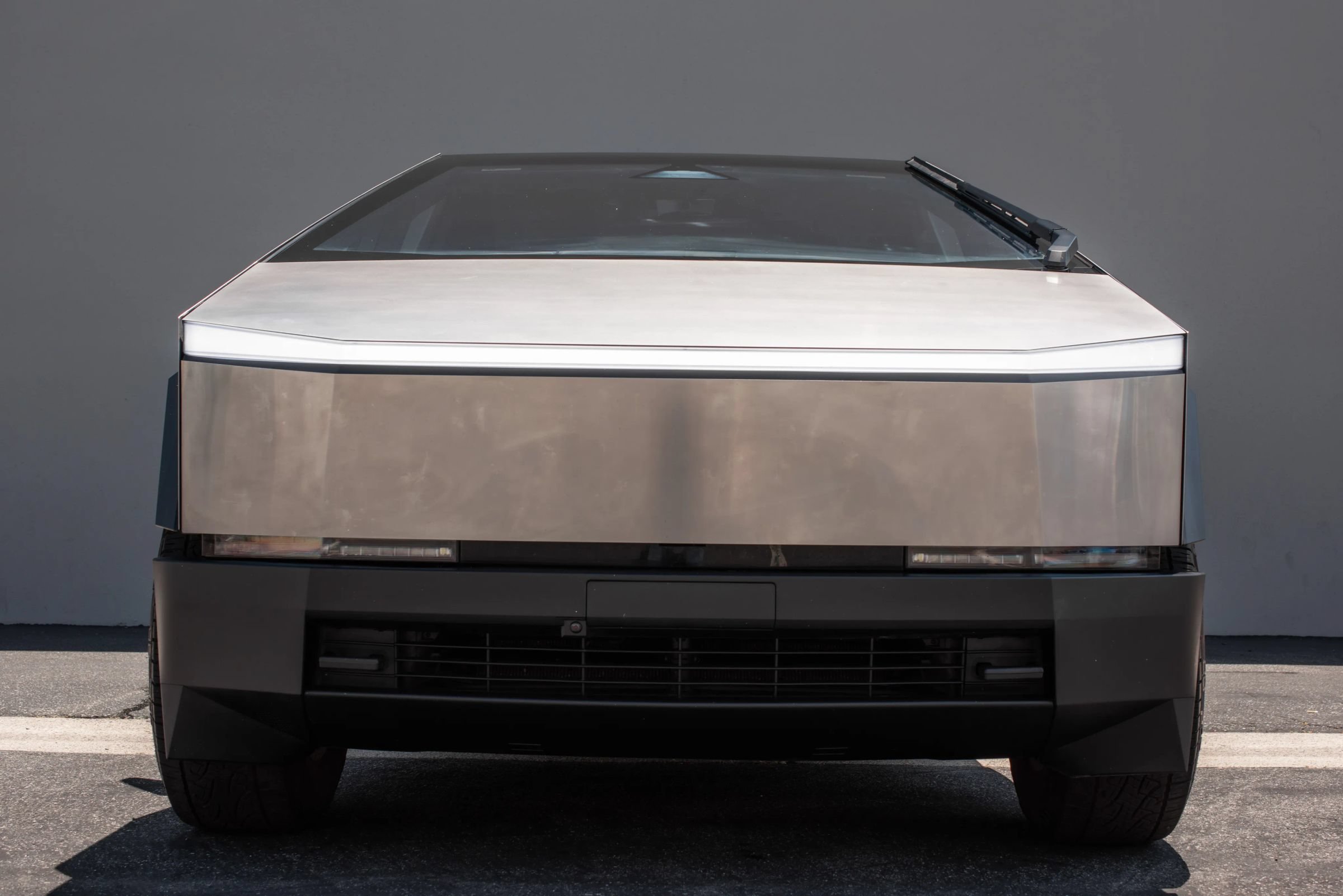Used 2025 Tesla Cybertruck AWD Crew Cab image 3