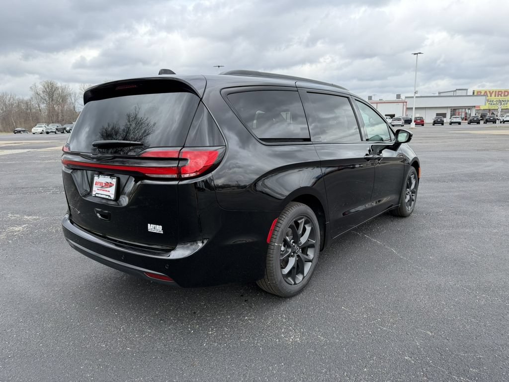 New 2026 Chrysler Pacifica Select w/ S Appearance Package FWD image 7