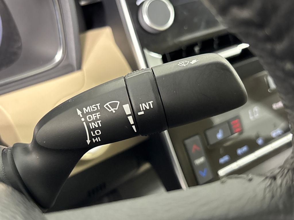 Certified 2021 Toyota Avalon XLE w/ Moonroof Package image 17