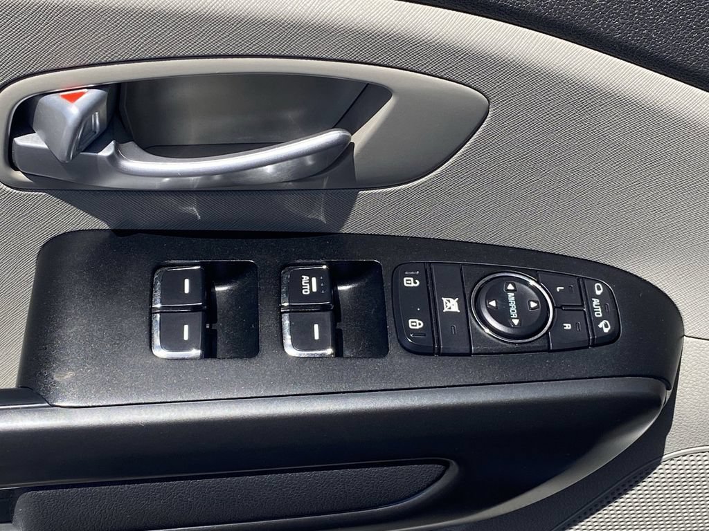Used 2017 Kia Sedona LX w/ LX Essentials Premium Package FWD image 20