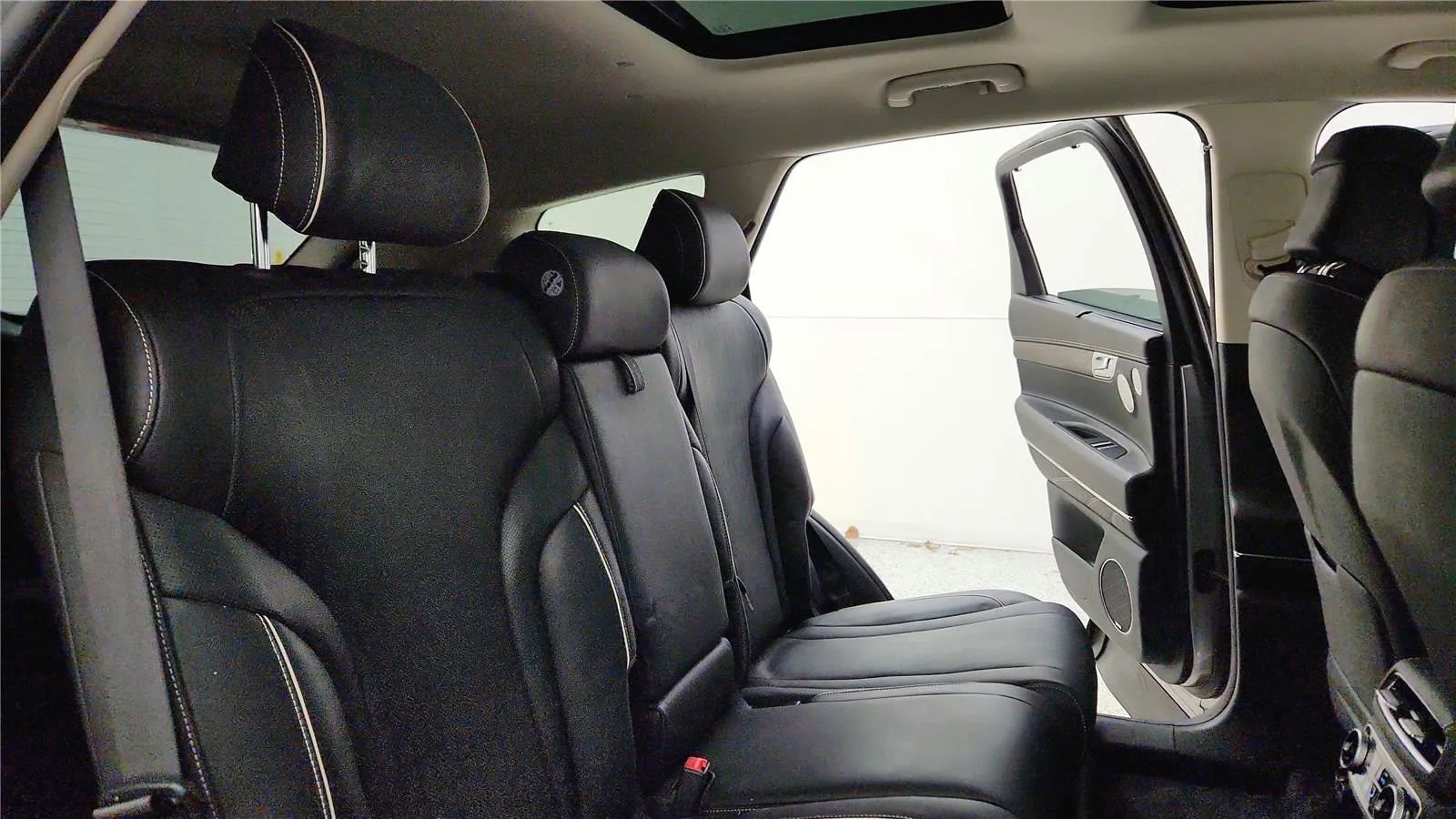 Used 2023 Genesis GV80 2.5T w/ Prestige Package image 41