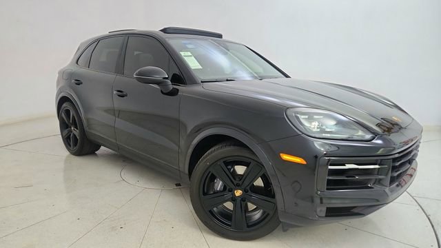 Used 2025 Porsche Cayenne w/ Premium Package image 90