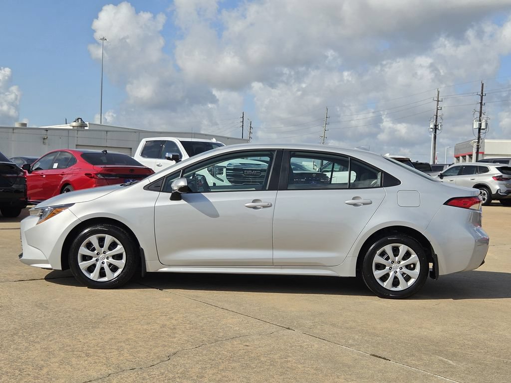 Used 2026 Toyota Corolla LE FWD image 6