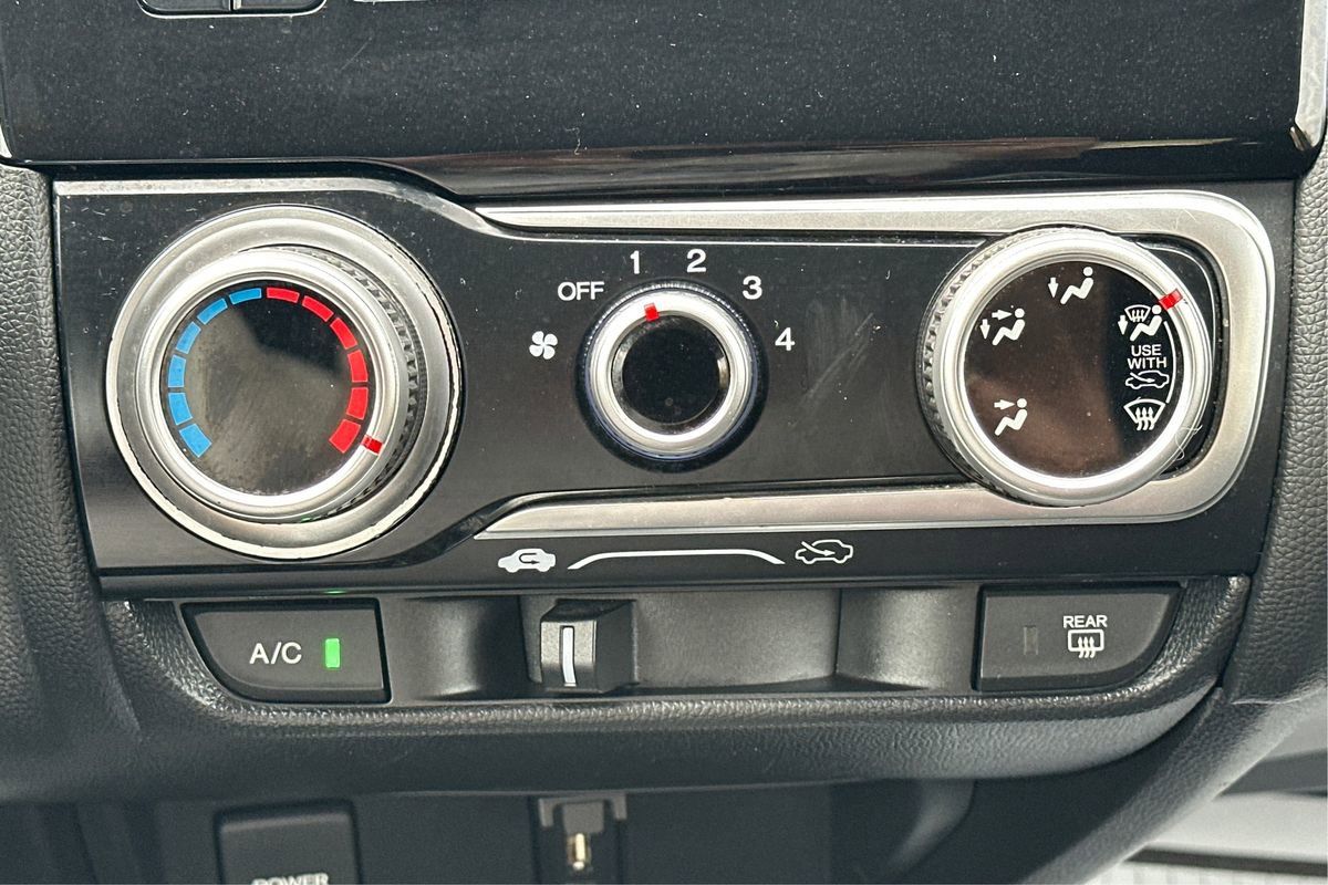 Used 2018 Honda Fit LX image 28