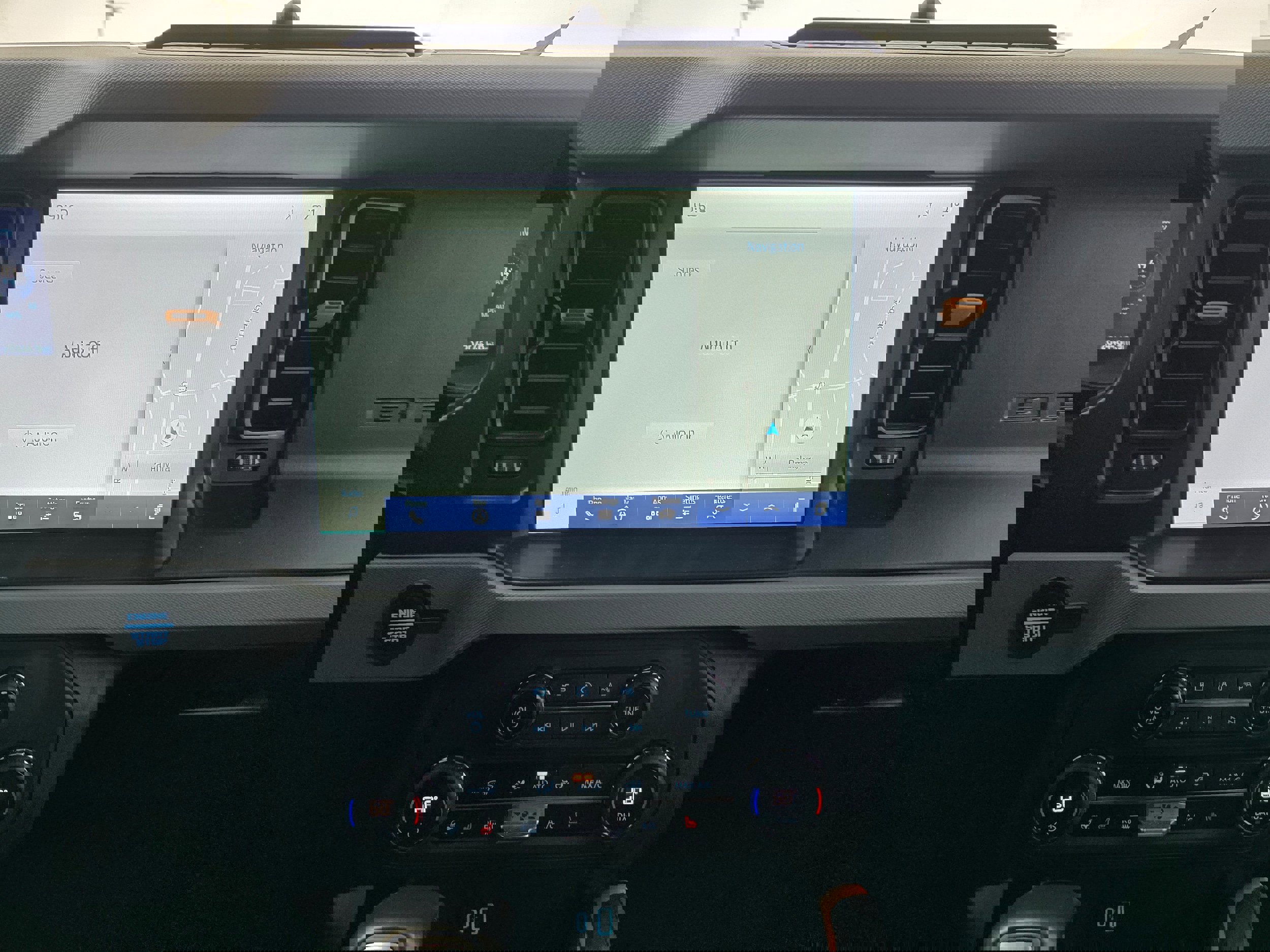 Used 2023 Ford Bronco Badlands image 12