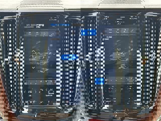 Used 2023 Volvo XC60 T8 Ultimate w/ Climate Package image 16