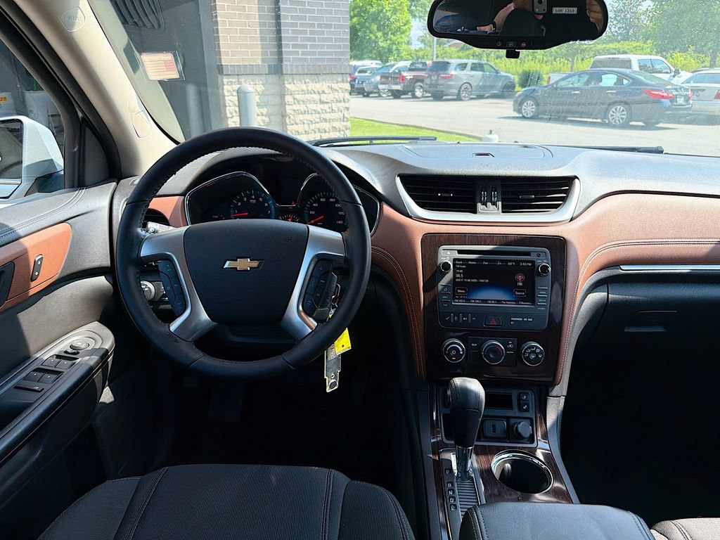 Used 2017 Chevrolet Traverse LT w/ Style and Technology Package FWD image 20