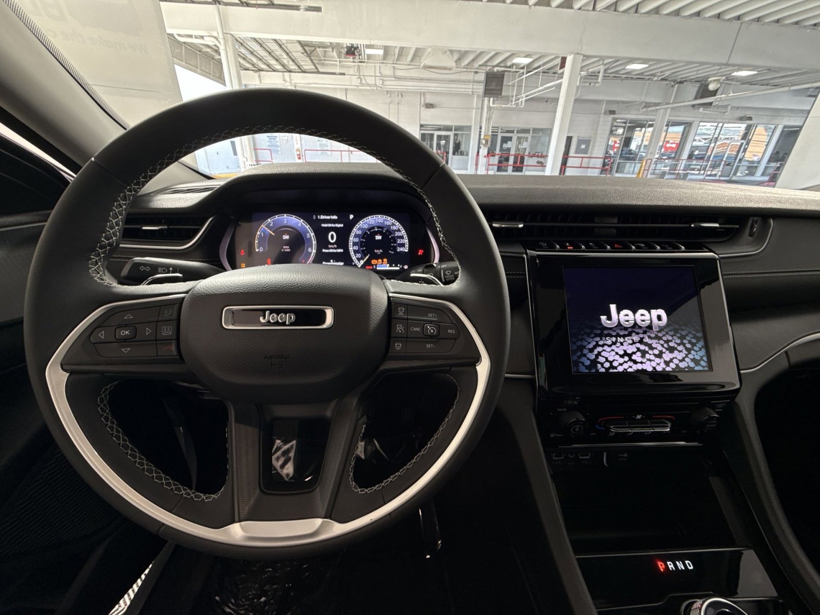 Used 2023 Jeep Grand Cherokee L Laredo image 16