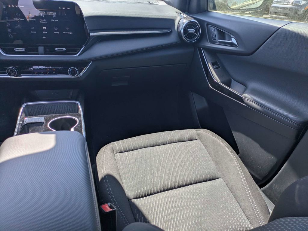 Used 2025 Chevrolet Equinox LT image 18