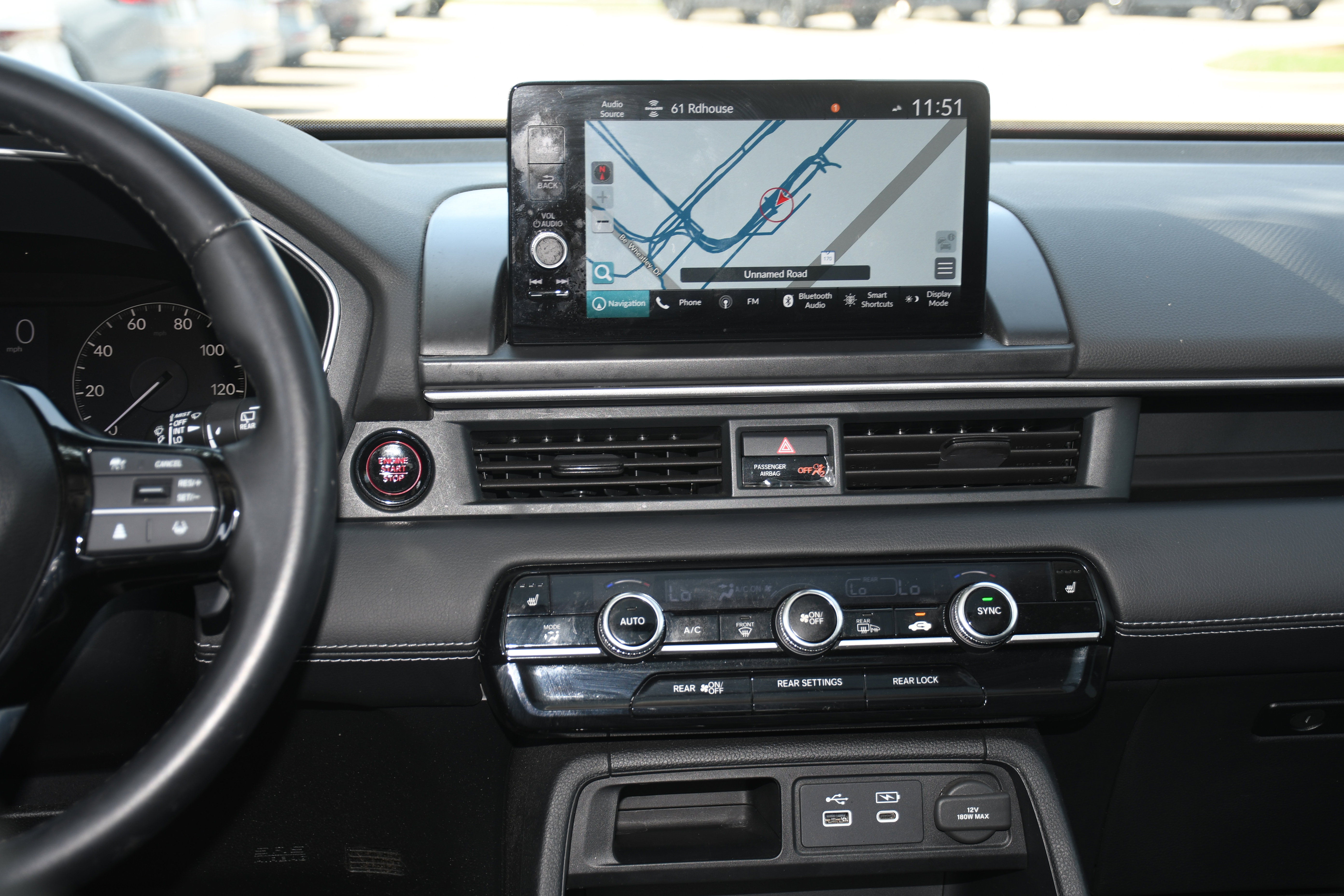 Used 2024 Honda Pilot Touring image 18
