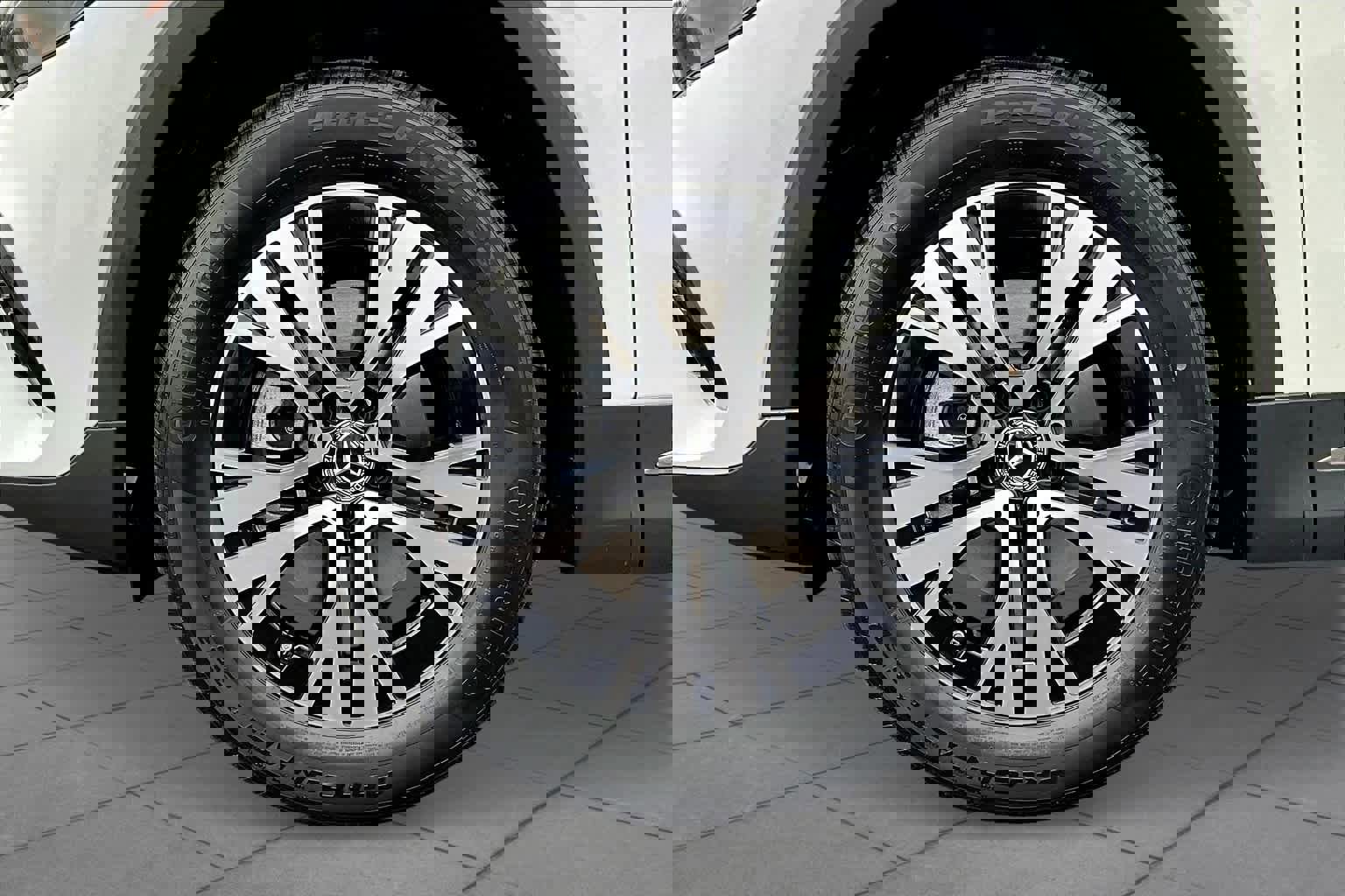 Used 2025 Mercedes-Benz GLA 250 4MATIC image 11