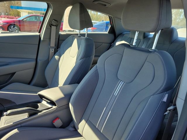 Used 2025 Hyundai Elantra Sport image 16