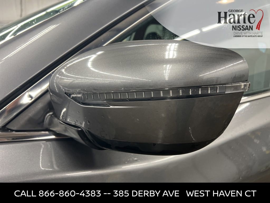 Used 2016 Nissan Rogue SV image 9