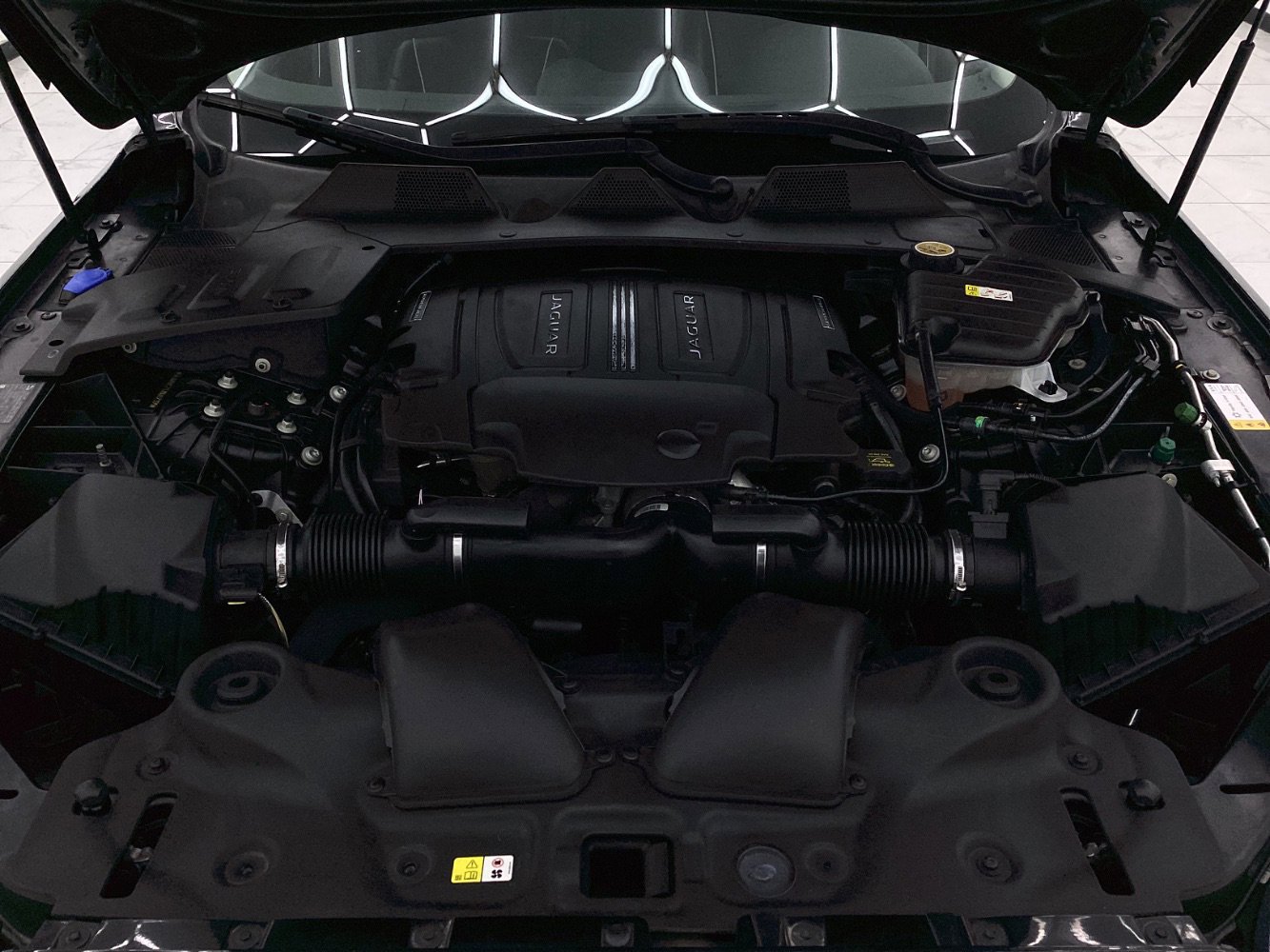 Used 2018 Jaguar XJ R-Sport image 49