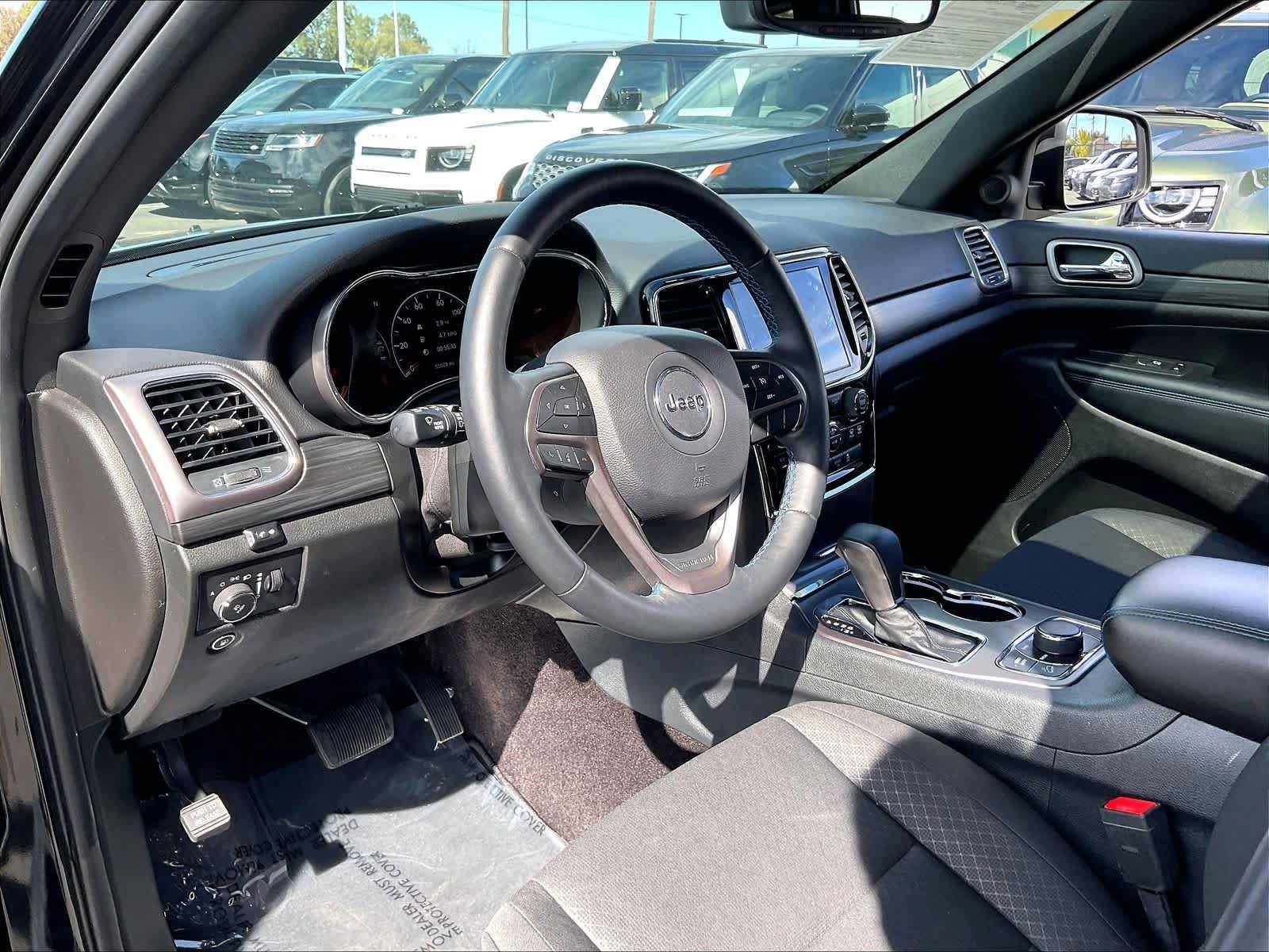 Used 2019 Jeep Grand Cherokee Laredo AWD/4WD image 18