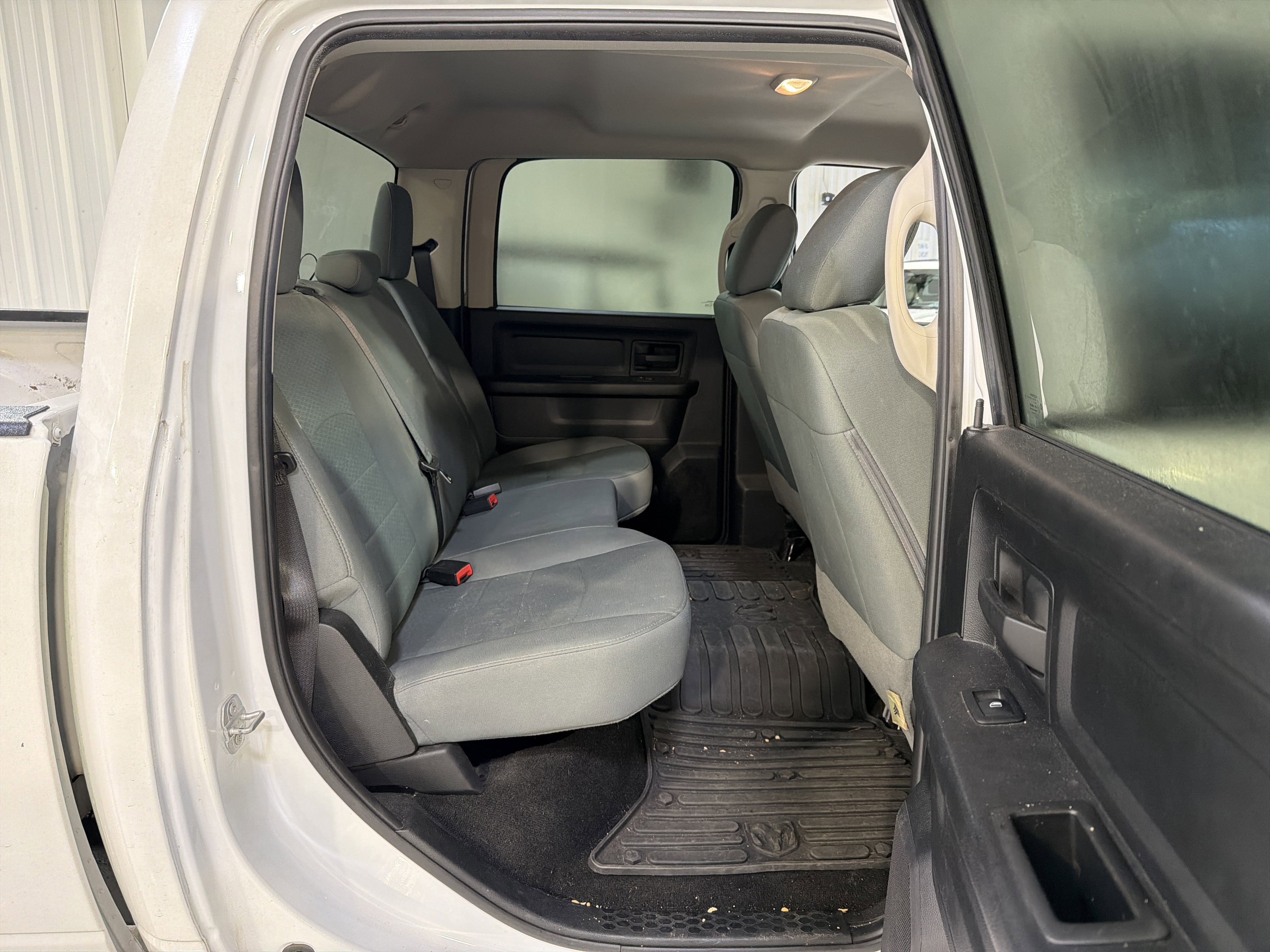 Used 2018 RAM 2500 Tradesman w/ Chrome Appearance Group AWD/4WD image 12