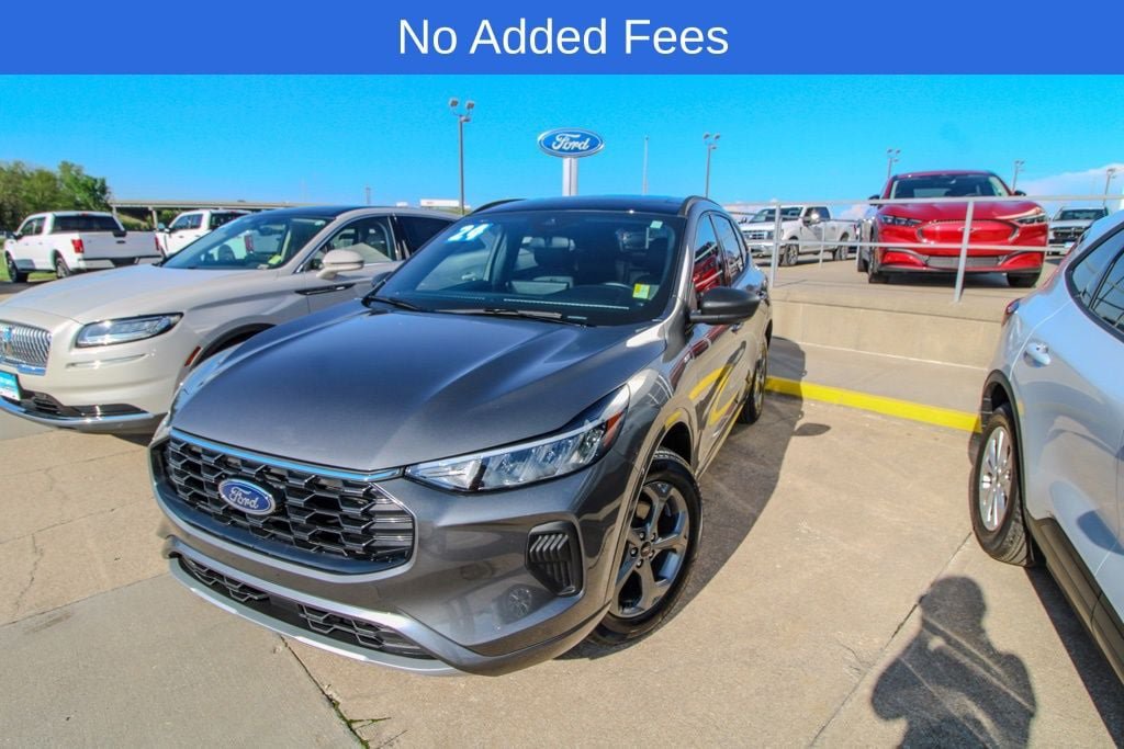Used 2024 Ford Escape ST-Line w/ Tech Pack #1 AWD/4WD image 1