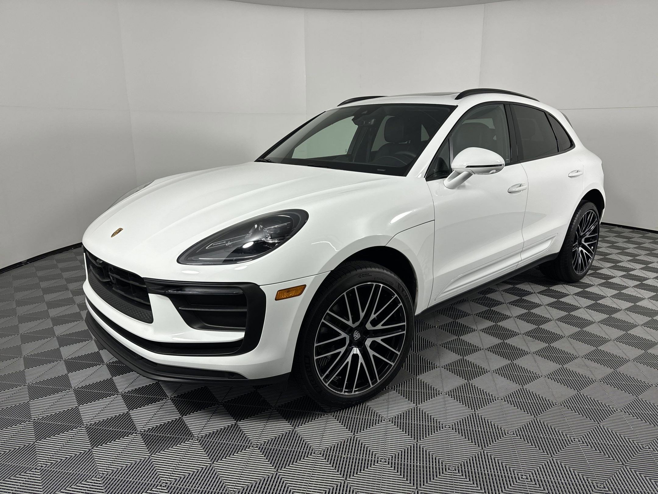 Certified 2025 Porsche Macan video 1