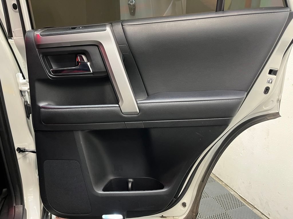 Used 2020 Toyota 4Runner SR5 Premium w/ Moonroof Package AWD/4WD image 18