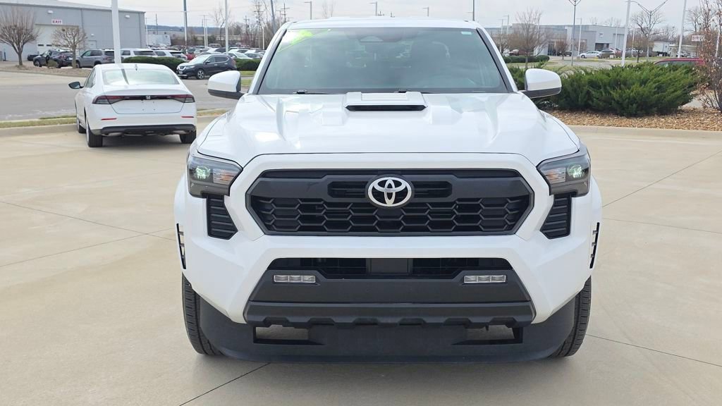 Used 2024 Toyota Tacoma TRD Sport AWD/4WD image 9
