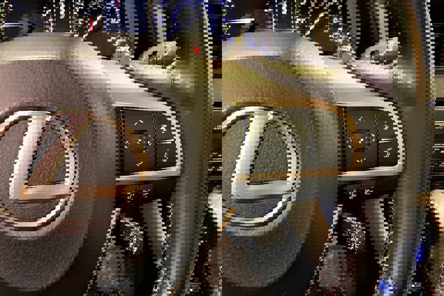 Used 2020 Lexus RX 350L Premium w/ Premium Package image 25