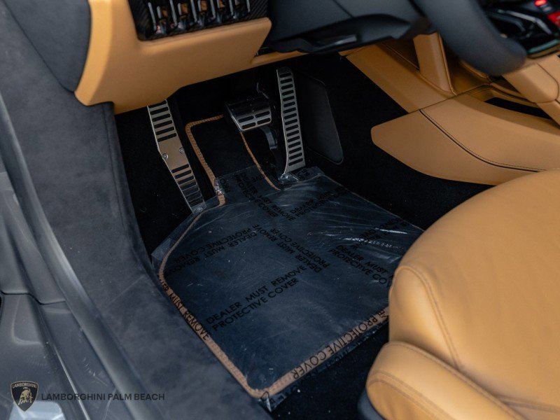 Used 2024 Lamborghini Huracan Tecnica image 30