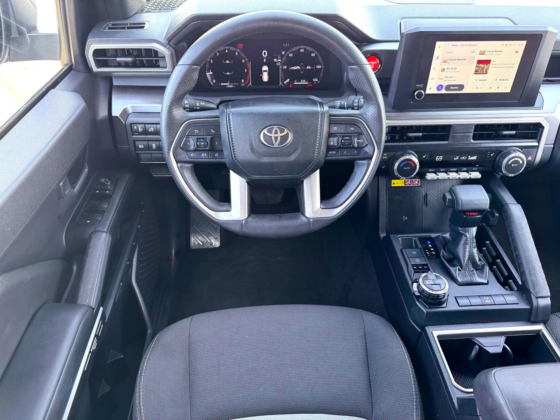 Used 2025 Toyota 4Runner TRD Off-Road image 24