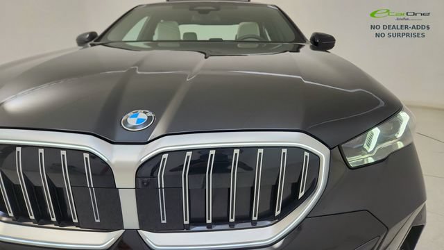 Used 2027 BMW 530i w/ M Sport Package RWD image 23