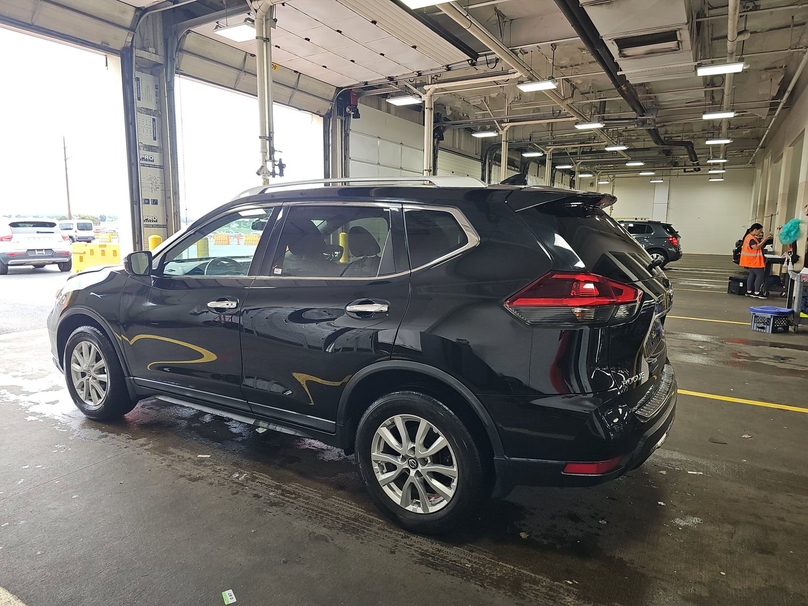 Used 2018 Nissan Rogue SV image 11