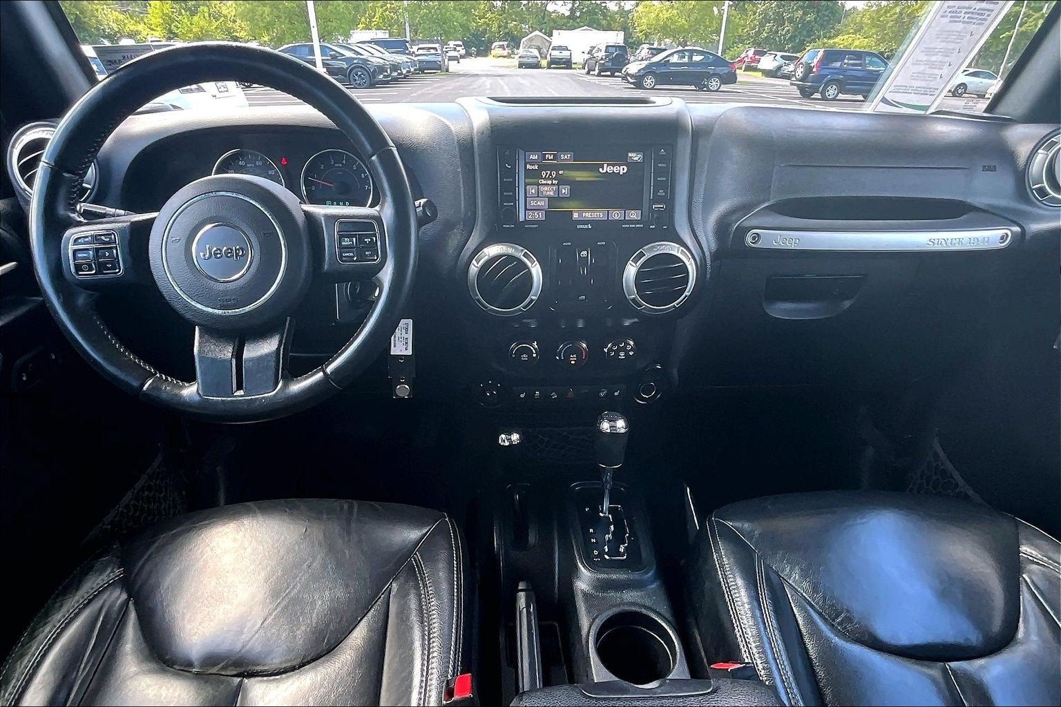 Used 2017 Jeep Wrangler Unlimited Sahara w/ Connectivity Group AWD/4WD image 13