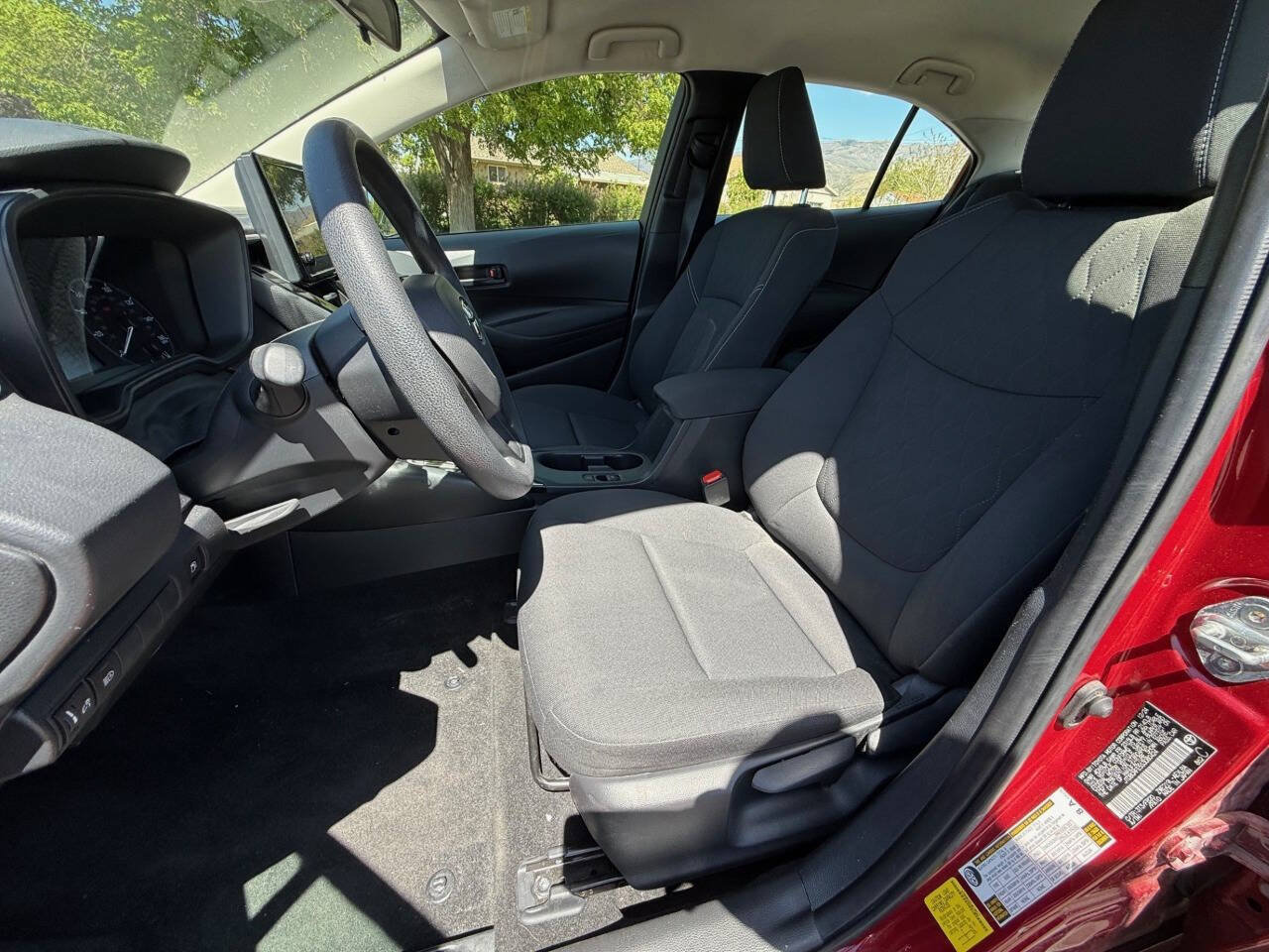Used 2025 Toyota Corolla LE FWD image 9