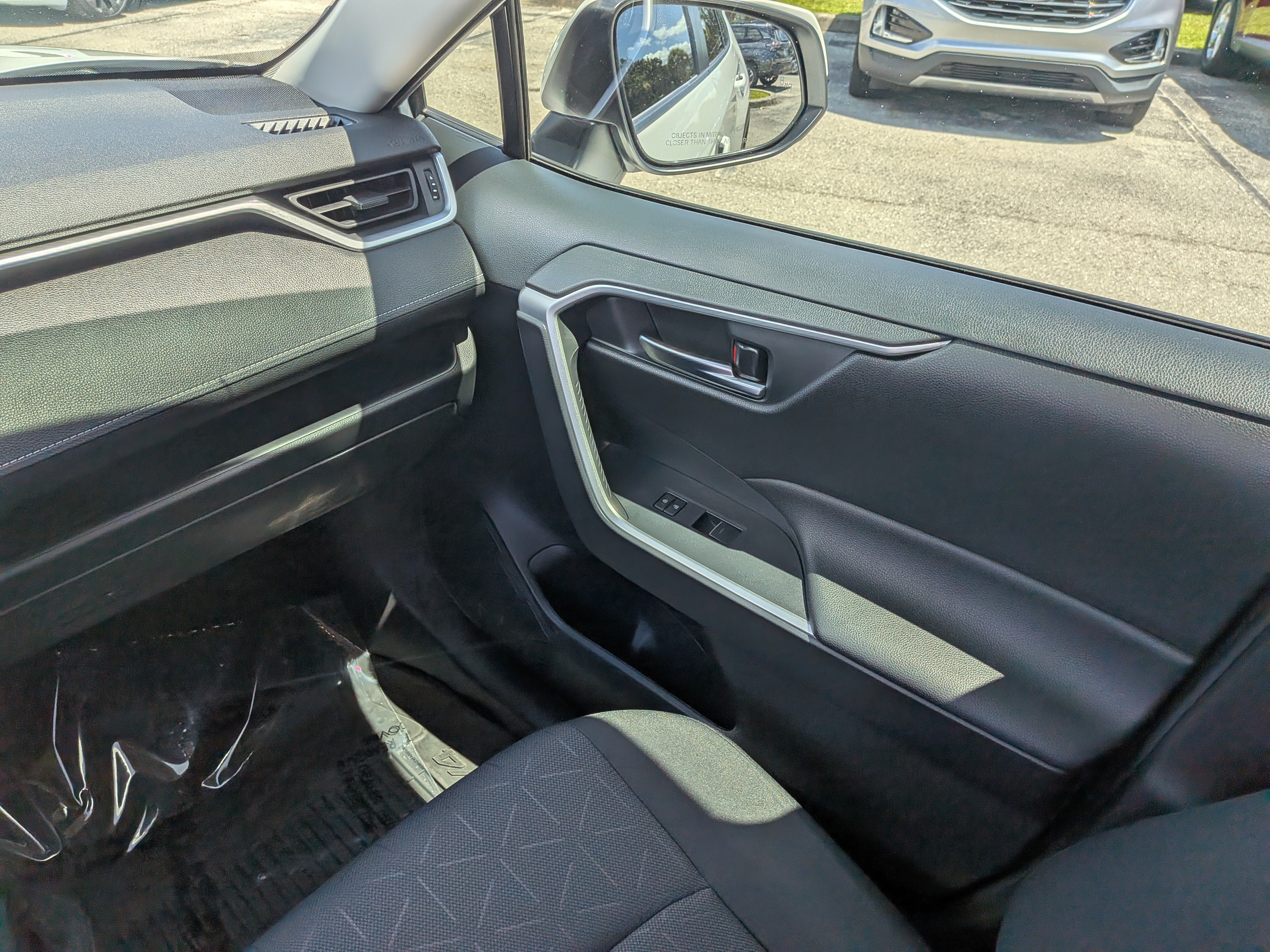 Used 2024 Toyota RAV4 XLE AWD/4WD image 18