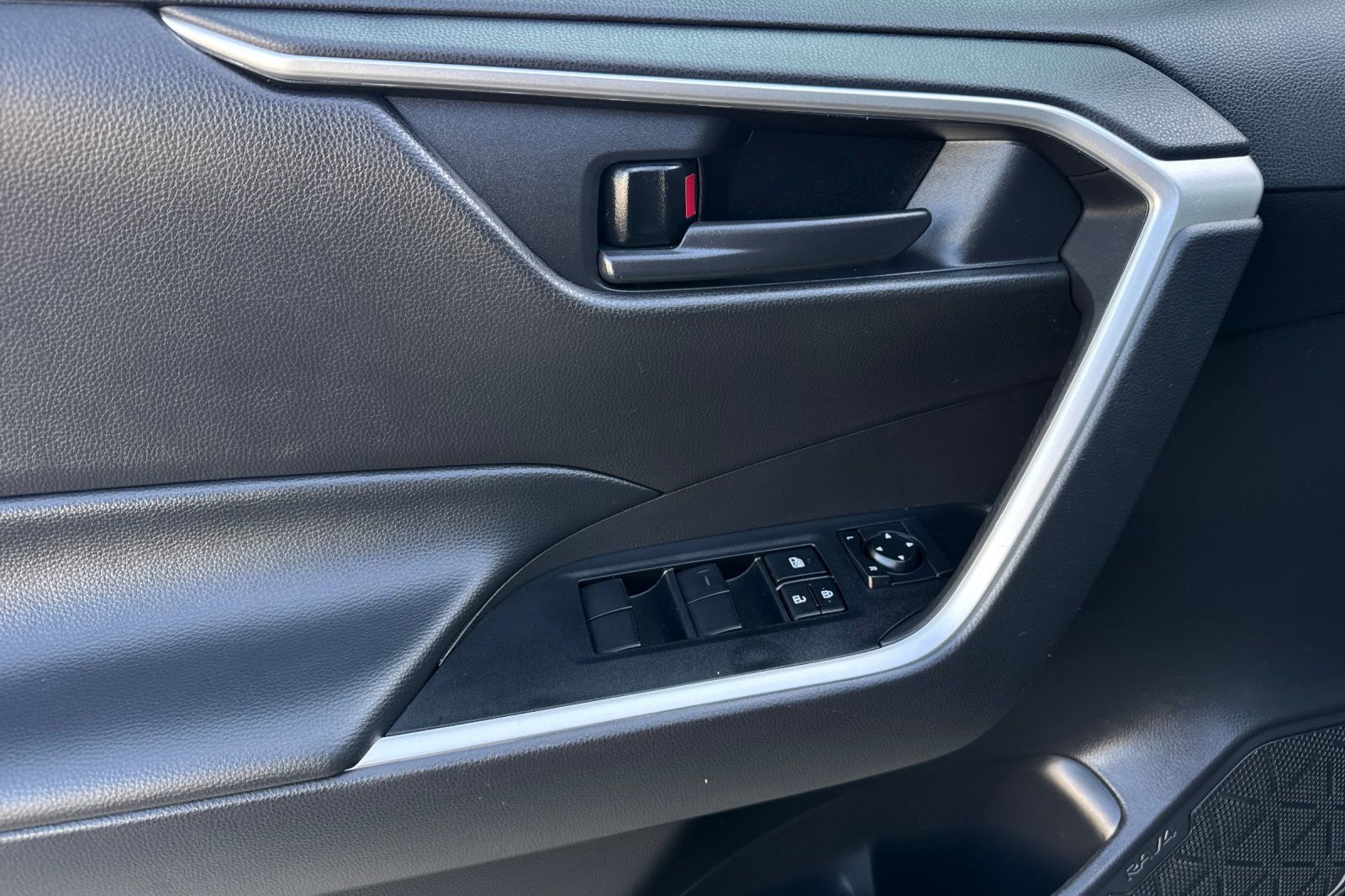 Used 2024 Toyota RAV4 LE image 13