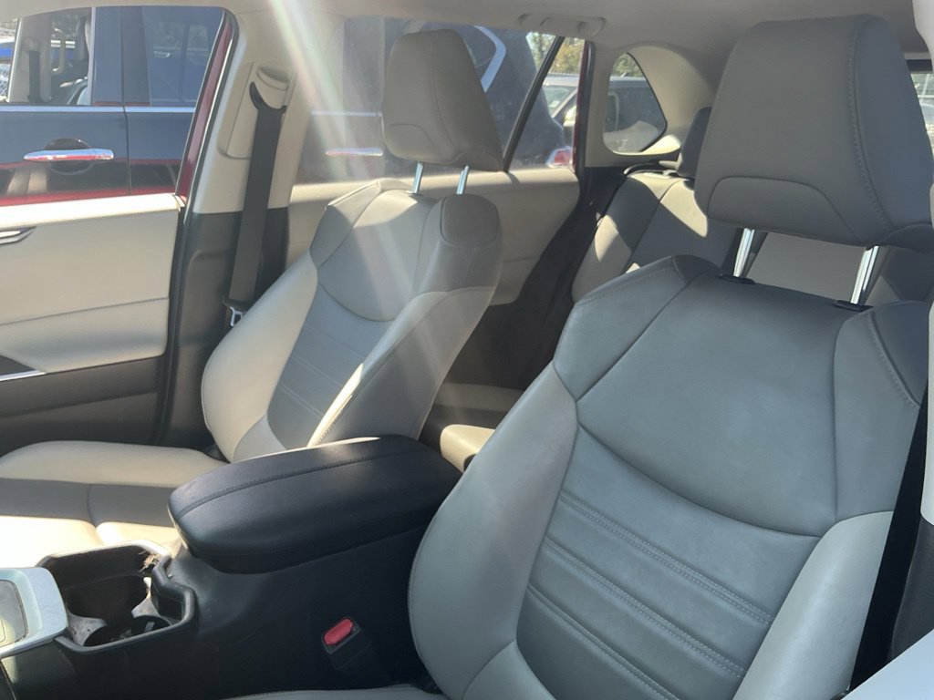 Used 2019 Toyota RAV4 XLE Premium FWD image 14