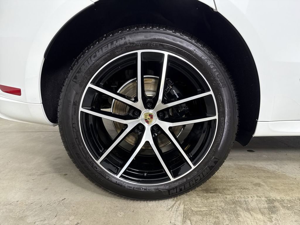 Certified 2025 Porsche Macan image 16