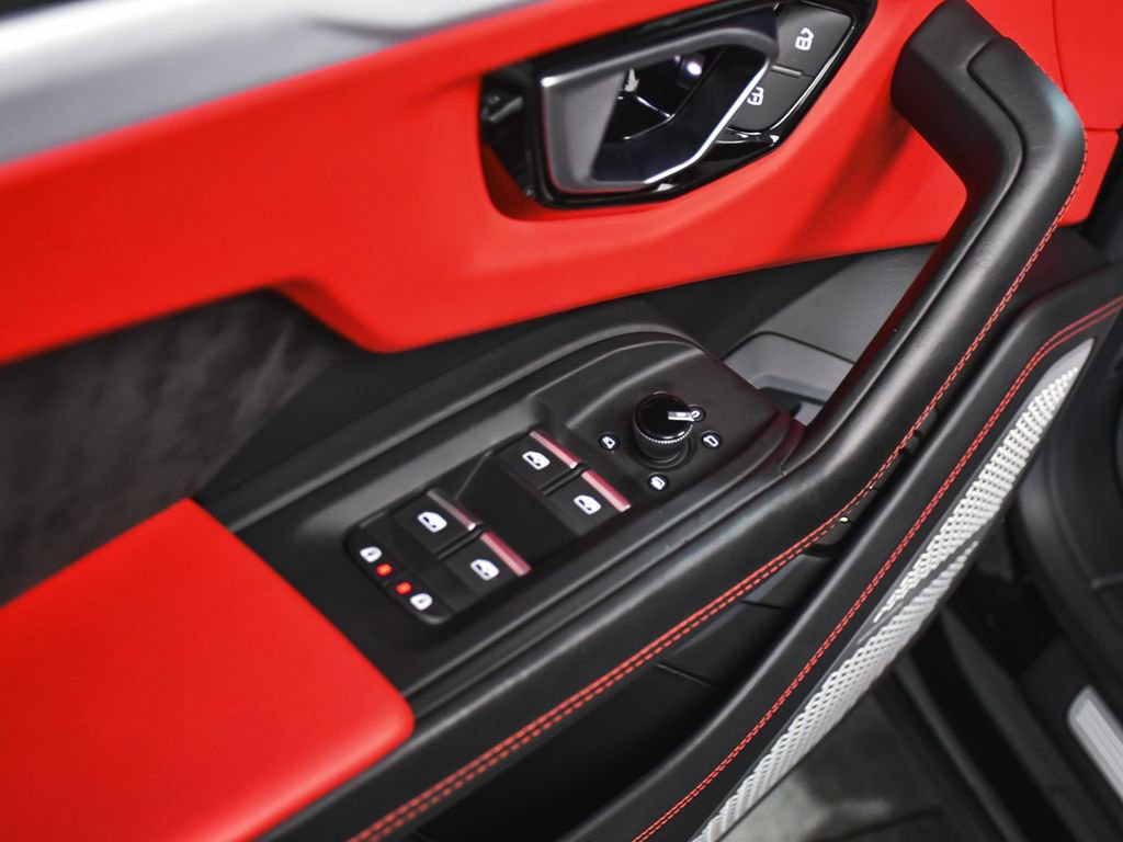 Used 2022 Lamborghini Urus AWD/4WD image 10