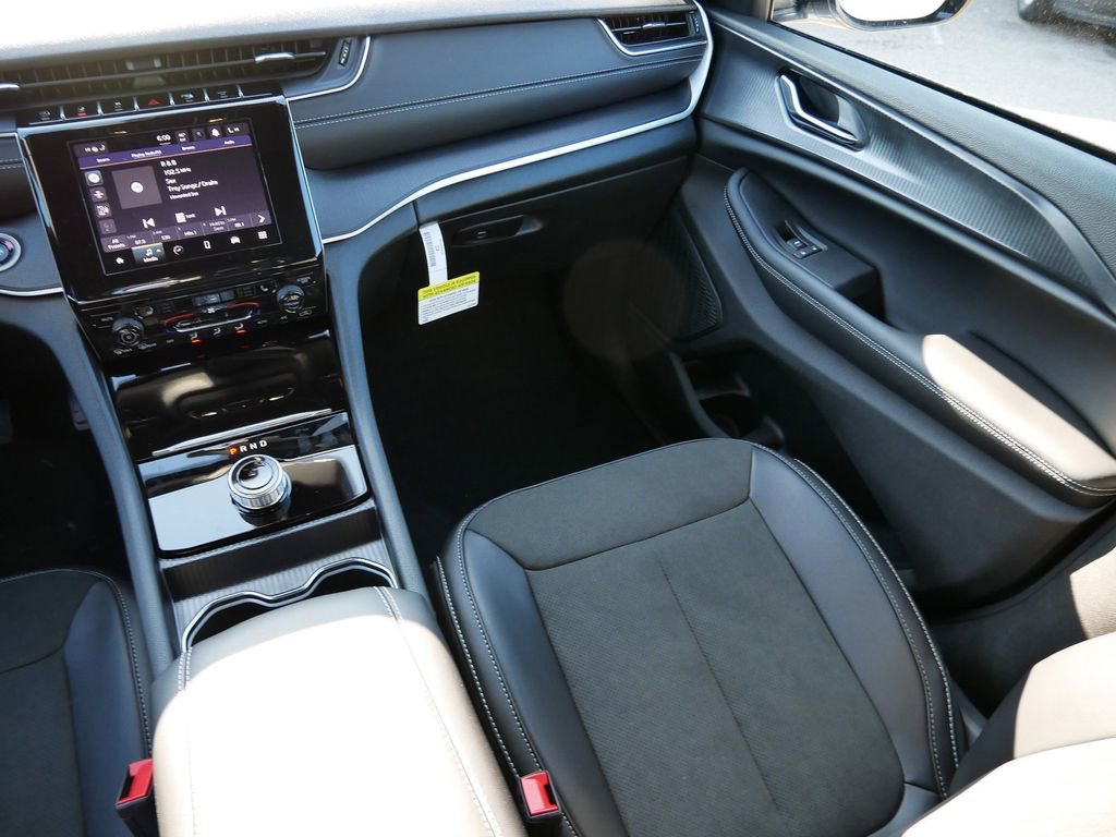 New 2025 Jeep Grand Cherokee Laredo image 20