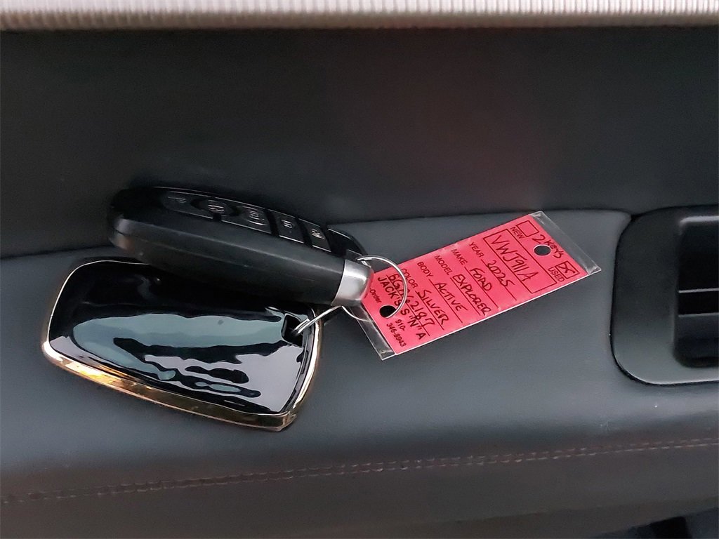 Used 2025 Ford Explorer Active w/ Active Comfort Package image 36