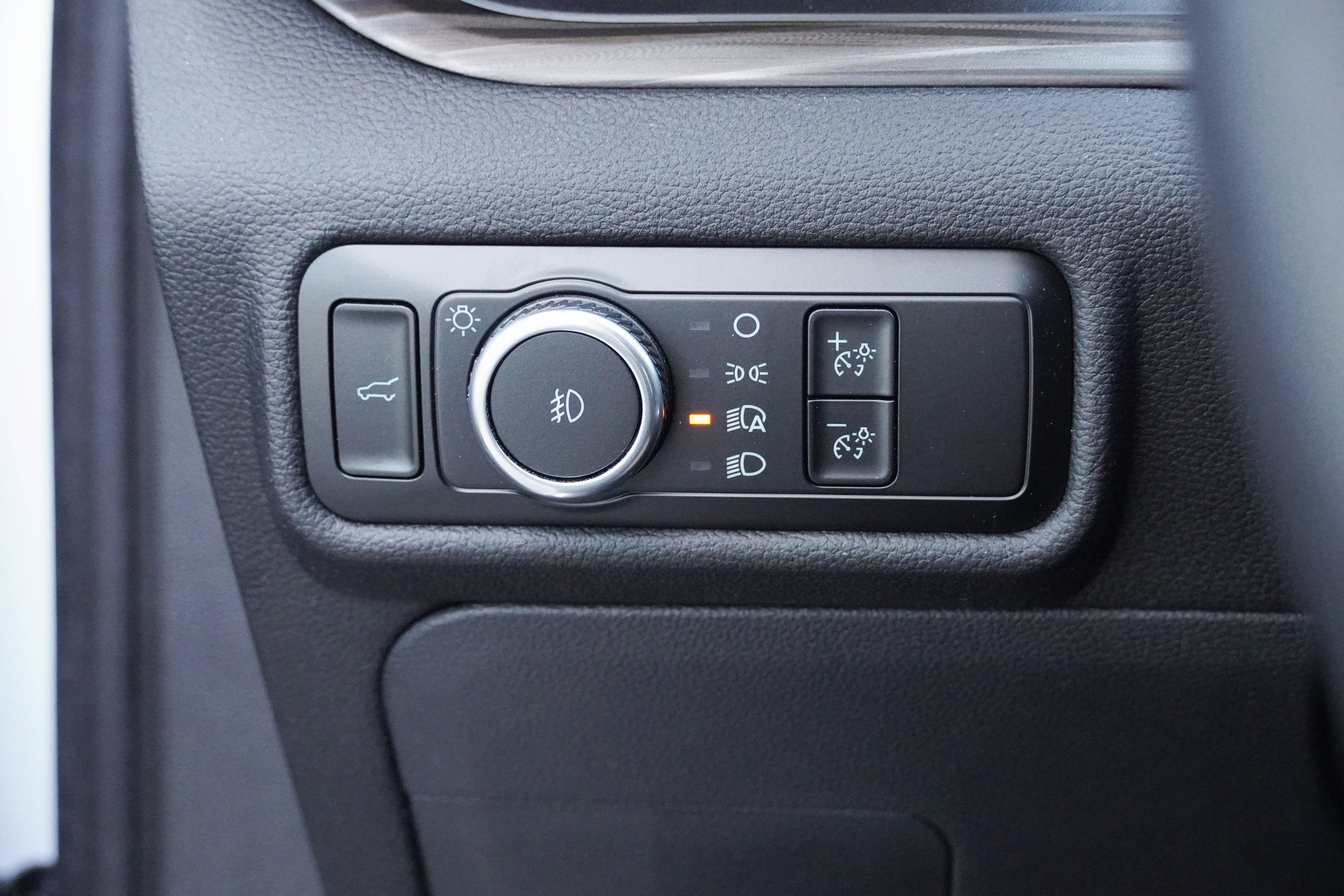 Used 2024 Ford Explorer Limited RWD image 8