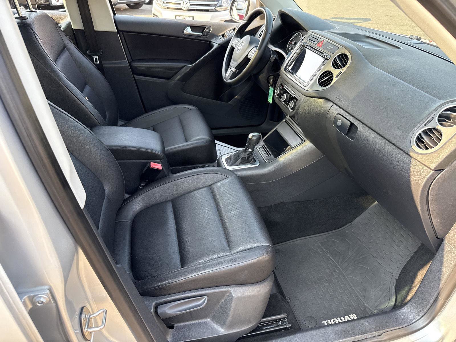 Used 2011 Volkswagen Tiguan SE image 20