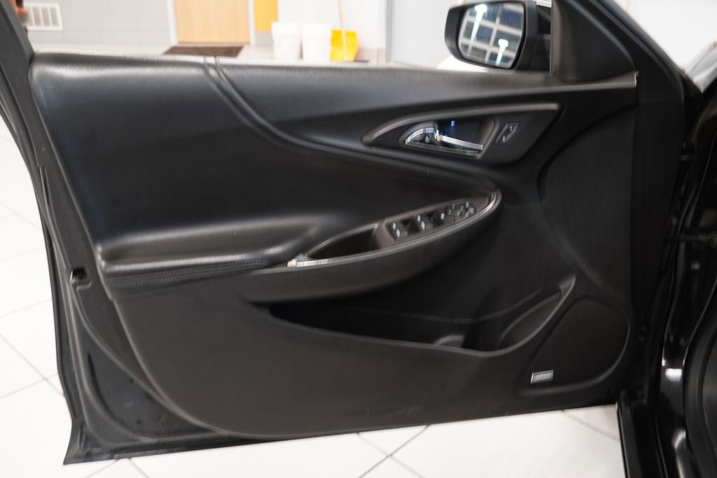 Used 2016 Chevrolet Malibu LT w/ Leather Package image 17