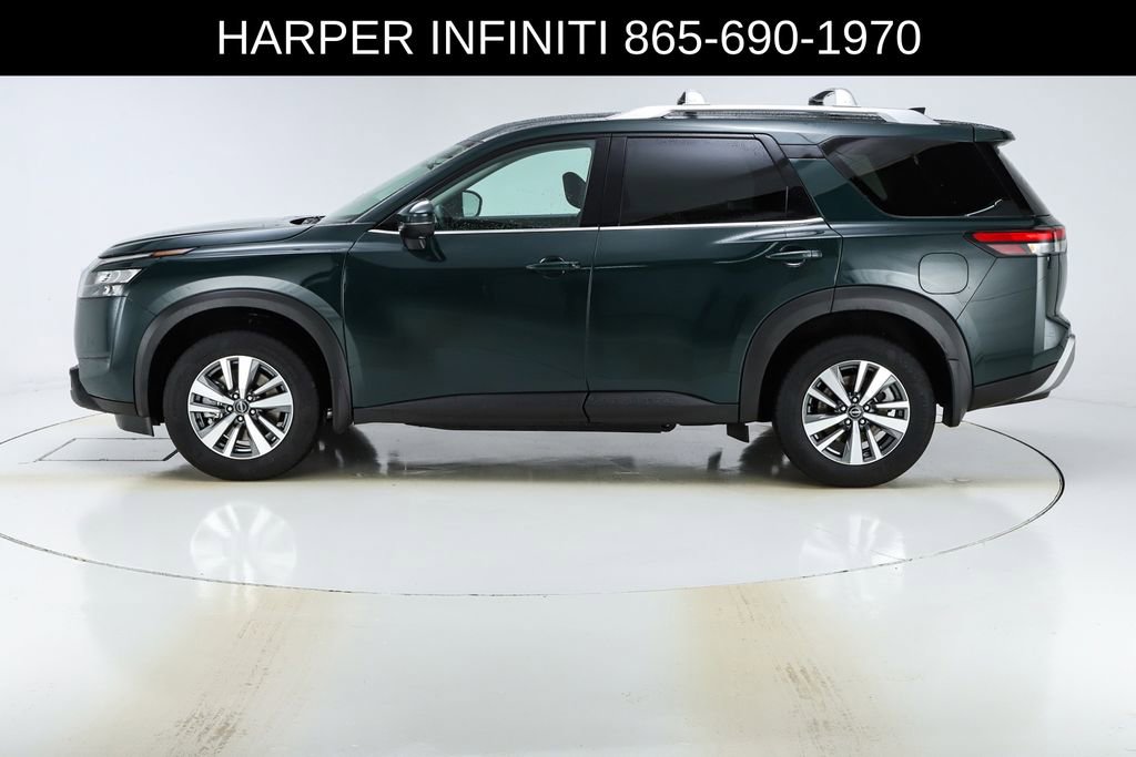 Used 2025 Nissan Pathfinder SL image 2